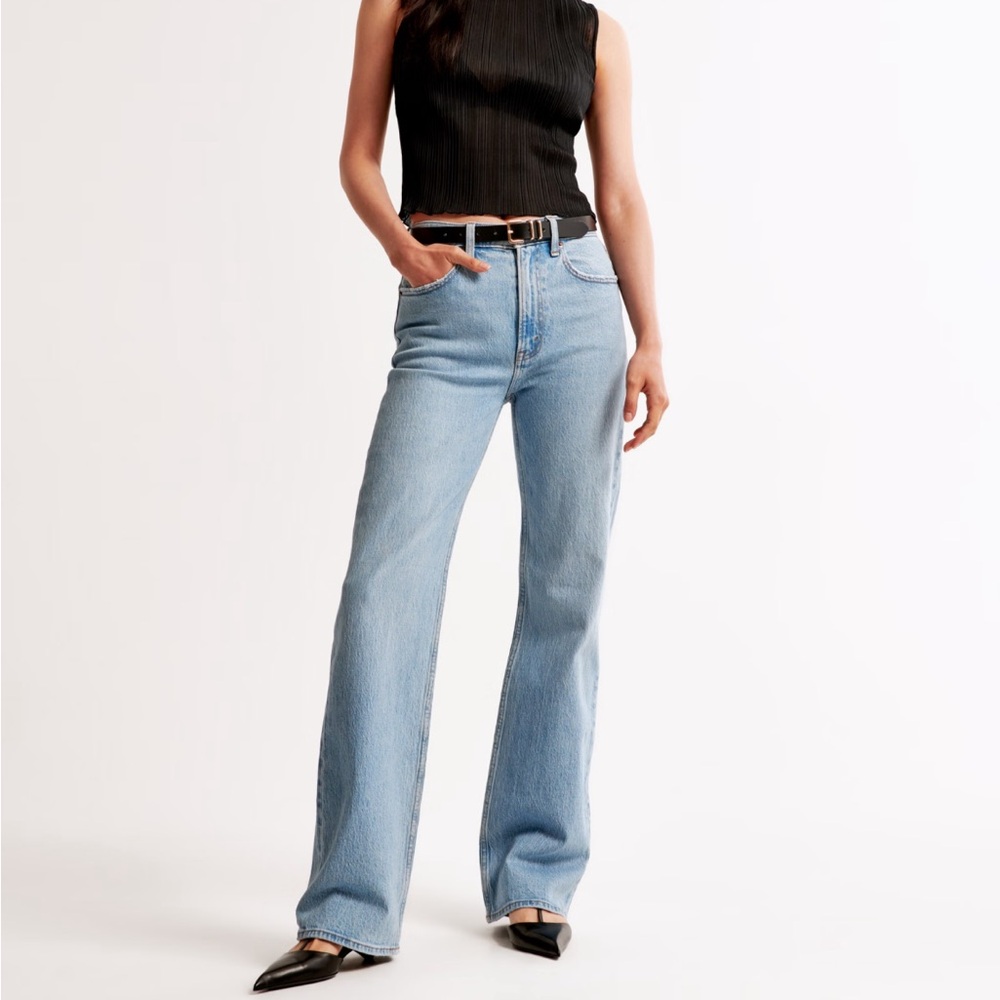 Abercrombie & Fitch
The '90s Relaxed Jean
High Rise